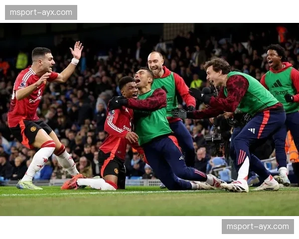 英格兰老将马奎尔凭借定位球战术稳占一席，空中霸权不可或缺